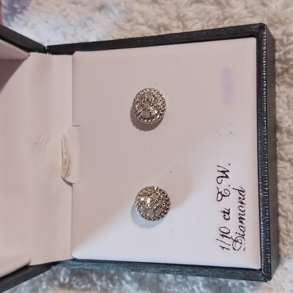 Gorgeous ⚜️ Sterling Silver Diamond Post Earrings  Intricate Design  *New*